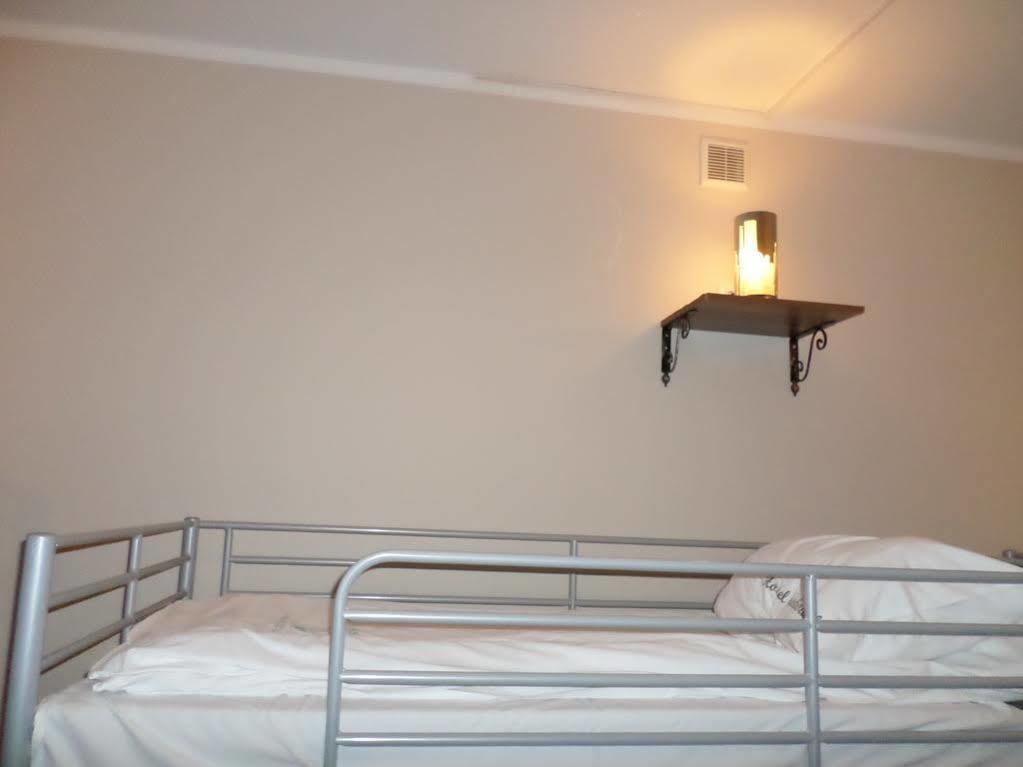 Hostel Krokodyl Warsaw Exterior photo